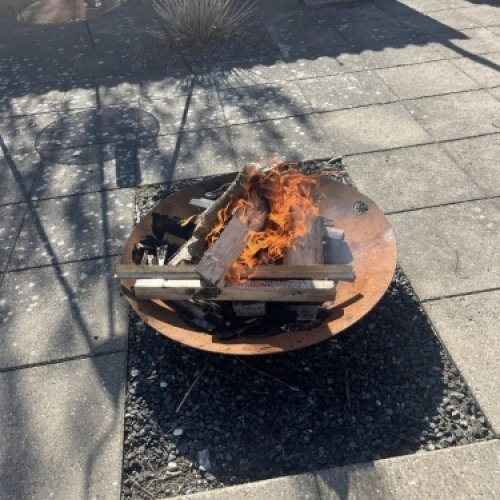 Bålfad og udeområde ved Botilbudet Lindholm