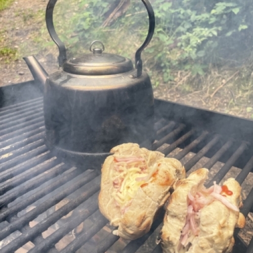 Madlavning over bål ved Botilbudet Lindholm