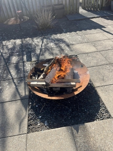 Bålfad og udeområde ved Botilbudet Lindholm