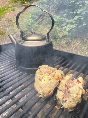 Madlavning over bål ved Botilbudet Lindholm